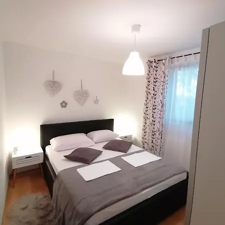 12305b Apartment