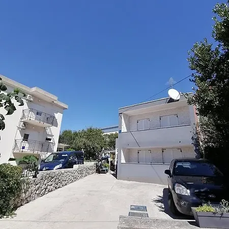 12305b Apartment